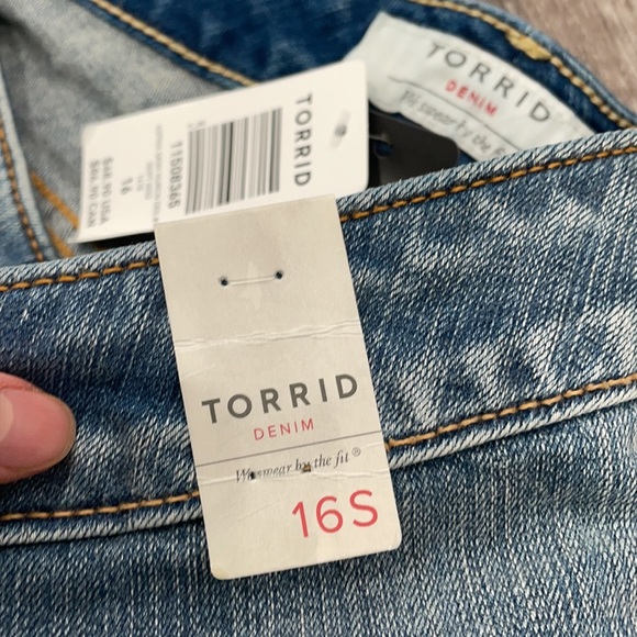 NWT! Torrid jeans. Size 16 - Picture 3 of 6